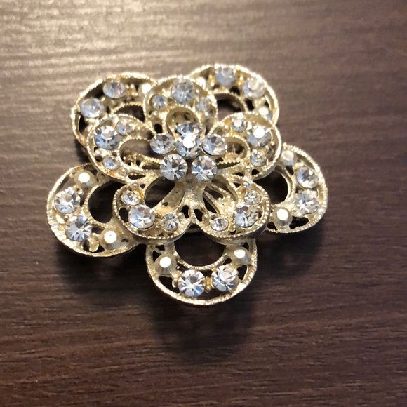 Free 🔥with purchase of $15+ Vintage brooch - Picture 1 of 3